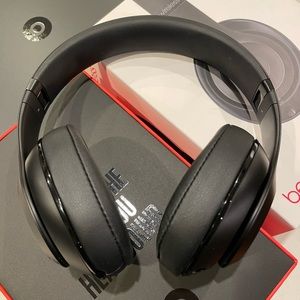 Beats Wireless Studio Headphones (Matte Black)